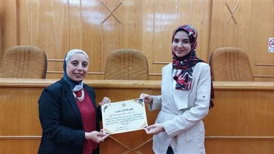 تكريم 11 من حملة الماجستير والدكتوراه بصحة الإسماعيلية