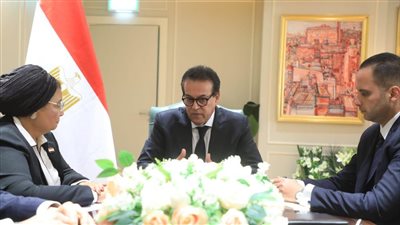 وزير الصحة يجتمع بنوابه الثلاثة لوضع أسس وخطط العمل خلال الفترة المقبلة