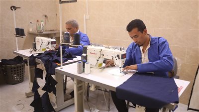 مياه أسيوط: خط إنتاج ورشة تصنيع ملابس جاهزة تخدم العمل الخاص والعام