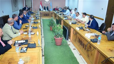 جامعة سوهاج تعقد اجتماع للتصديق على إجراءات إنشاء كلية طب الفم والأسنان 