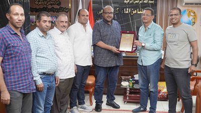 رئيس مياه سوهاج يتسلم 31 شهادة للإدارة الفنية المستدامة ودرع الشركة القابضة