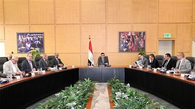 وزير الإسكان يتابع سير العمل بهيئة المجتمعات العمرانية وأجهزة المدن الجديدة 