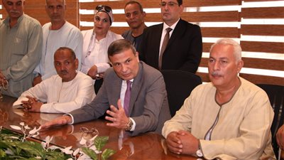 علاء فاروق يلتقي عددا من المزارعين في أول يوم عمل له بالوزارة