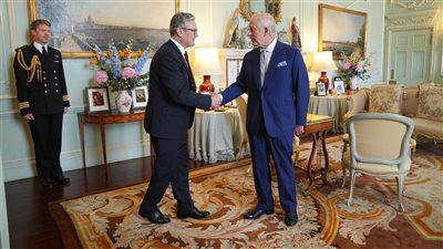 تعيين كير ستارمر رئيسًا لوزراء بريطانيا رسميًا