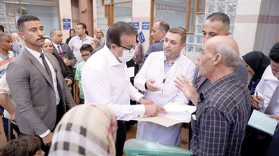 عبدالغفار» يحيل مديرى الصيدليات فى «العامرية» و«القبارى» للتحقيق