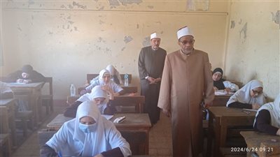 طلاب الشهادة الثانوية الأزهرية بالقسم العلمي يؤدون امتحان الديناميكا اليوم