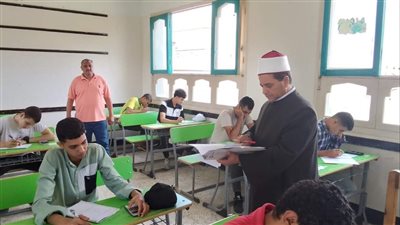 طلاب العلمي يؤدون امتحان التفاضل بالثانوية الأزهرية 