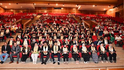 جامعة حلوان تحتفل بتخريج الدفعة الرابعة من برنامج تأهيل المعلمين بكلية التكنولوجيا