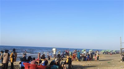 جمصة كاملة العدد.. وإقبال كبير من المواطنين للهروب من حرارة الجو 