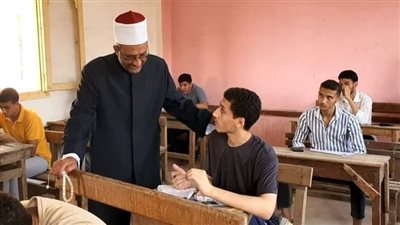 رئيس منطقة الغربية الأزهرية يتابع امتحانات الشهادة الثانوية 