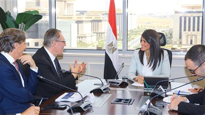 المشاط: تطوير سياسات الاقتصاد الكلي لزيادة الاستثمارات في الصحة والتعليم وتوطين الصناعة