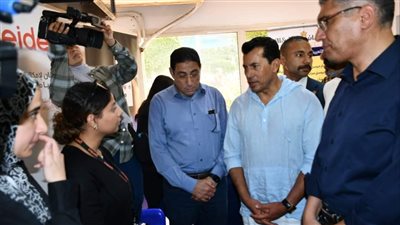 وزير الشباب ومحافظ الجيزة يفتتحان ملتقي توظيف ومعرض 