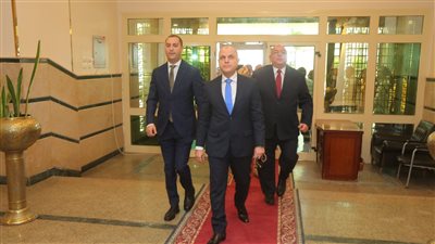 محافظ كفر الشيخ ونائبه يصلان إلى مقر الديوان العام 