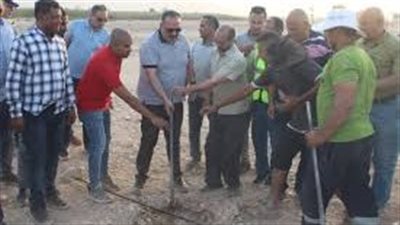 رئيس مياه الأقصر يتفقد الأعمال الجارية فى الغابات الشجرية بقرية الرواجح