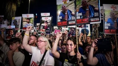 آلاف الإسرائيليين يتظاهرون في شوارع تل أبيب للمطالبة بعودة الرهائن 