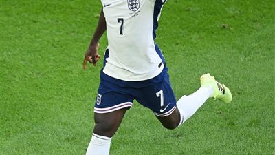 ساكا: هدفنا التتويج بأمم أوروبا والمباريات المتبقية ستغير حياتي