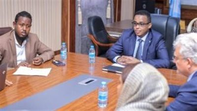 وزير العمل الصومالي ومسؤول أممي يبحثان سبل تعزيز التعاون