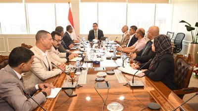 وزير الإسكان يتابع مشروعات زيادة إمداد محطة مياه القاهرة الجديدة 