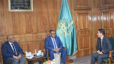 وفد جامعة بنها يقدم التهنئة لمحافظ القليوبية الجديد