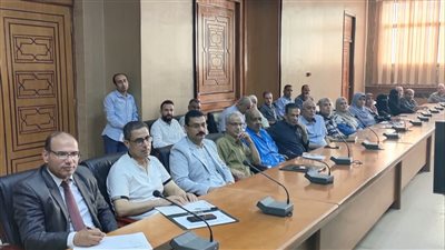 محافظ شمال سيناء يلتقي بمديري الإدارات بديوان عام المحافظة