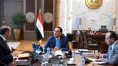 رئيس الوزراء يلتقي وزير الشئون  النيابية والقانونية والتواصل السياسي