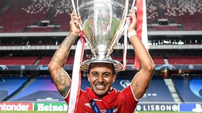 تياجو ألكانتارا يقرر اعتزال كرة القدم 