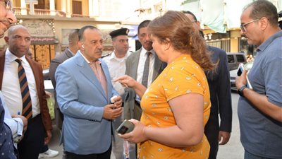 محافظ أسيوط الجديد يوجه بغلق محل وتشميعه 