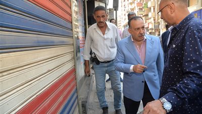 محافظ أسيوط يوجه بغلق محل وتشميعه واحالة مالكه للنيابة لمخالفته اجراءات السلامة