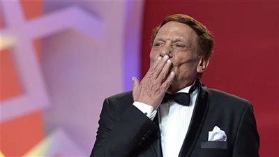 الأبطال مفاجأة.. إعادة تقديم فيلم البحث عن فضيحة لـ عادل إمام 