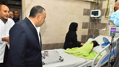 محافظ أسيوط يواصل جولاته على المستشفيات بزيارة مستشفى الصدر 