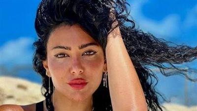 شاهد .. ميرهان حسين بكاش مايوه مثير 