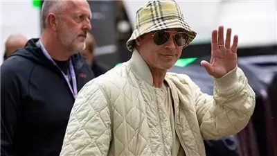 براد بيت يخطف الأنظار بقبعة ثمنها 320 جنيه إسترليني 