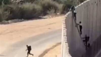 فلسطينيون يتسللون إلى داخل إسرائيل بـ