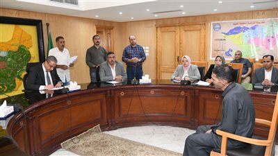   محافظ الفيوم يوجه بسرعة حل مشكلة ضعف المياه بعزبة رحيل