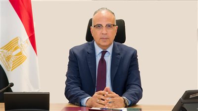 وزير الري يتابع حالة تطهير الترع والمصارف بأسوان 