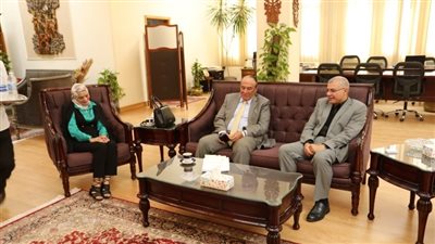 رئيس جامعة الزقازيق  يستقبل اللواء سمير فرج لمناقشة رسالة دكتوراه