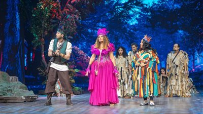  يسرا تكشف كواليس مسرحية 