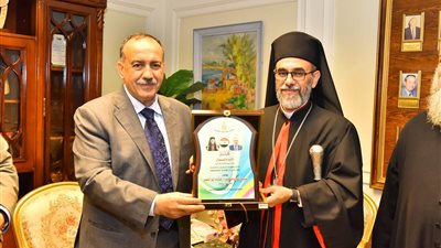 محافظ أسيوط يستقبل الأنبا دانيال لطفي مطران الأقباط الكاثوليك للتهنئة بتوليه المسئولية 