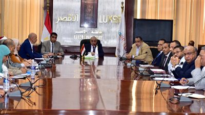 محافظ الأقصر يشدد على ضرورة إنهاء وتسليم المشروعات القومية وفقًا للجدول الزمني