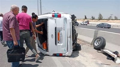مصرع وإصابة 10 أشخاص في حادث انقلاب ميكروباص