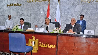 محافظ سوهاج يبحث مطالب المواطنين لإيجاد حلول 