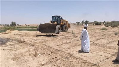 للحفاظ على الرقعة الزراعية.. إزالة تعديات على مساحة 12 فدان بقنا 