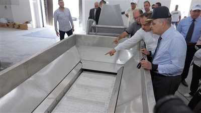 رئيس هيئة قناة السويس يتفقد شركة قناة السويس للاستزراع المائي