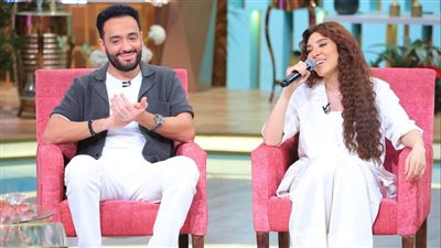 في حلقة رومانسية .. رامي جمال وزوجته ناريمان بـ 