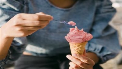 تأثير الآيس كريم على الجسم مقارنة بالحلويات