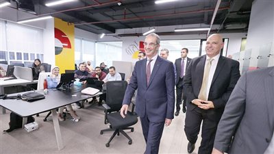  تحسين خدمات الاتصالات والإنترنت على رأس أولويات الوزارة 