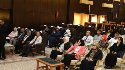 محافظ الفيوم يترأس الاجتماع الدوري للمجلس الإقليمي للسكان 