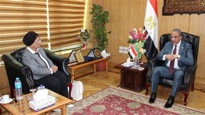 عبلة الالفي ومحافظ الفيوم يبحثان الإجراءات الواجب اتباعها للحد من الزيادة السكانية