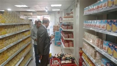 حملة تموينية تتمكن من تحرير عددًا من المخالفات بمراكز قنا