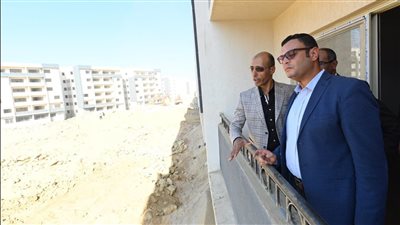 وزير الإسكان يتفقد وحدات مبادرة 